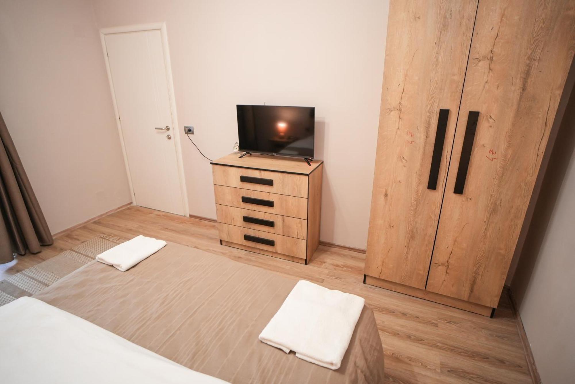 Grandpa House - App.3 Apartment Tirana Bagian luar foto